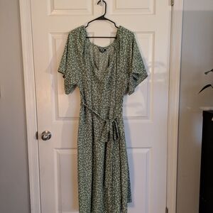 BloomChic Green Floral Midi Dress